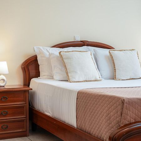 Villa Rosa 3 Bedroom With Sea View ตรากากิ ภายนอก รูปภาพ